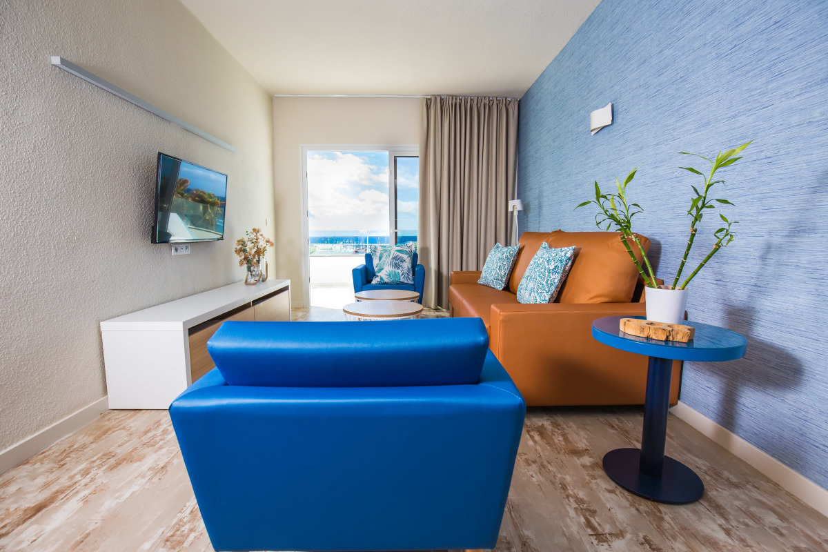 Отель HOVIMA La Pinta Beachfront Family