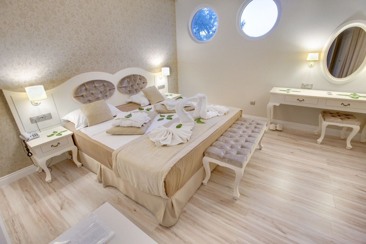 The PINEHILL Hotel & Suites