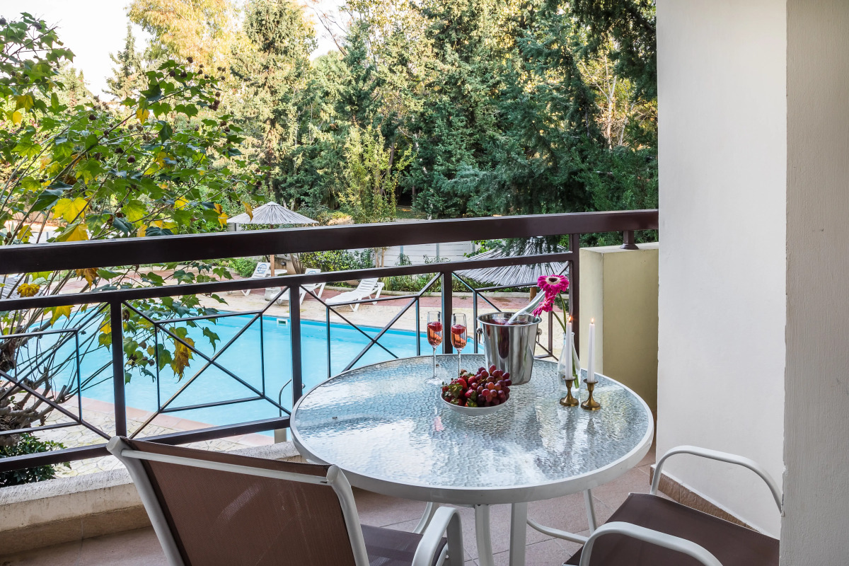 Artemis Cynthia Complex