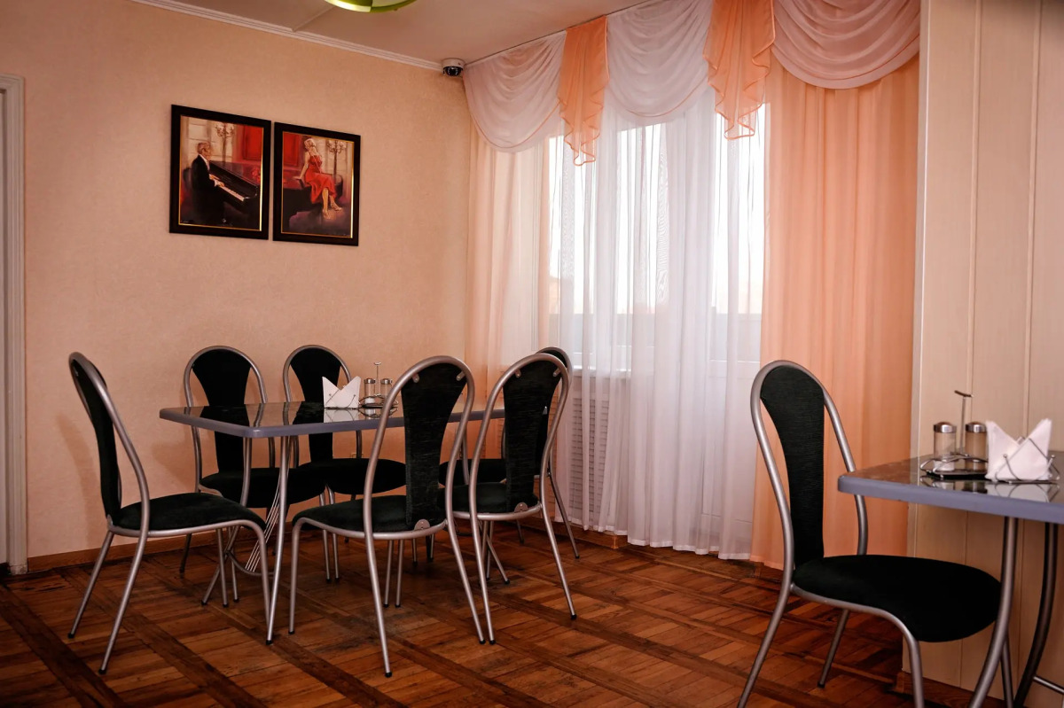 Отель Горняк