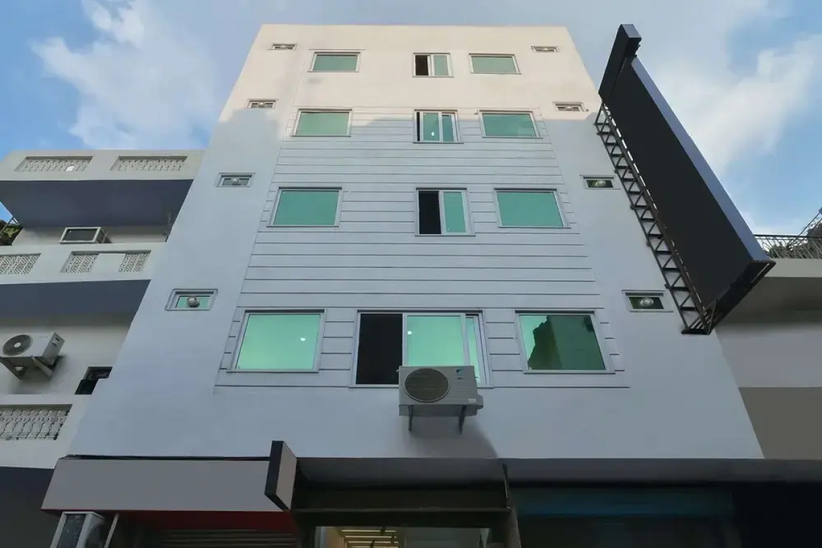 Vaccinated Staff- OYO 28237 Hotel Bramhaputra