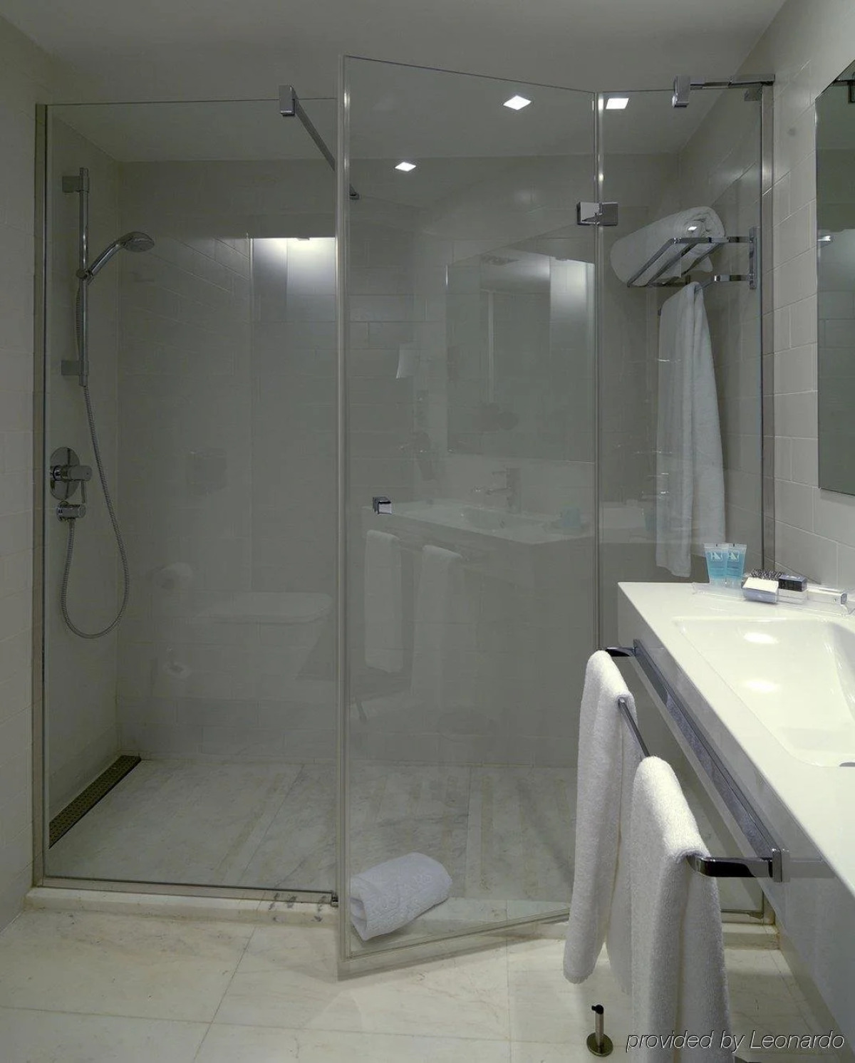 Отель Ikonik Lex