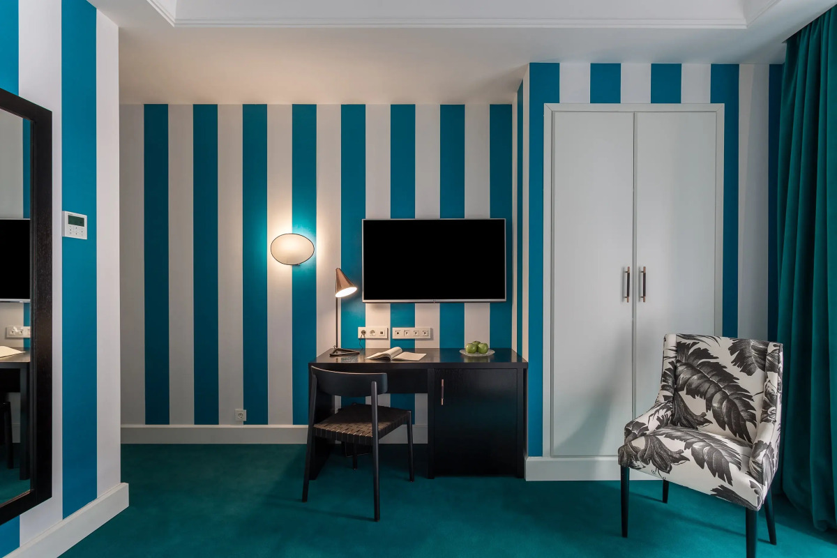 Отель Room Mate Valeria