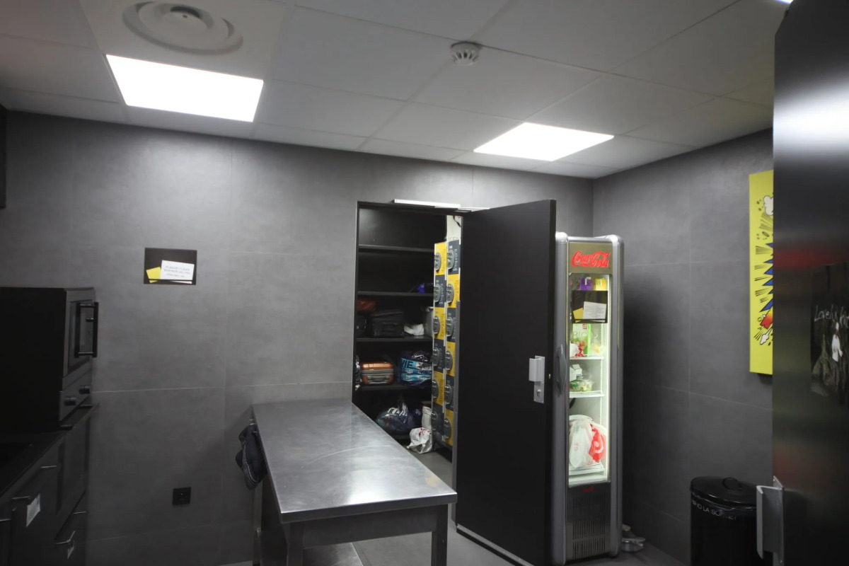 Peace & Love - Hostel