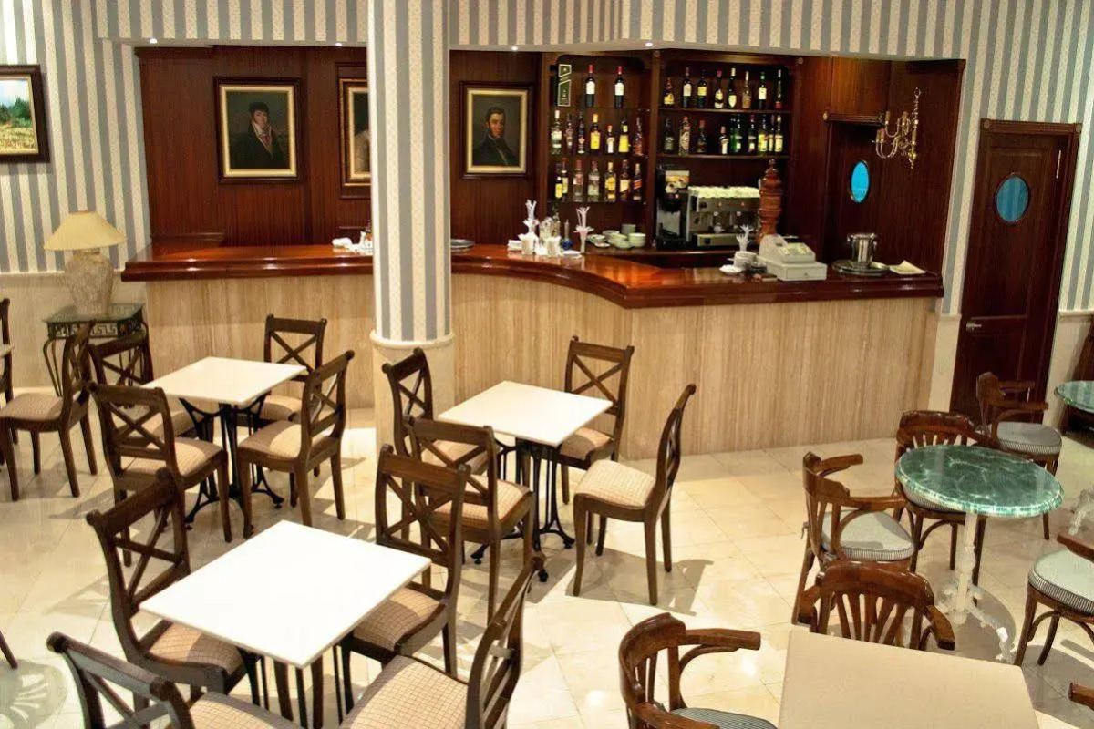 RF Astoria - Only Adults