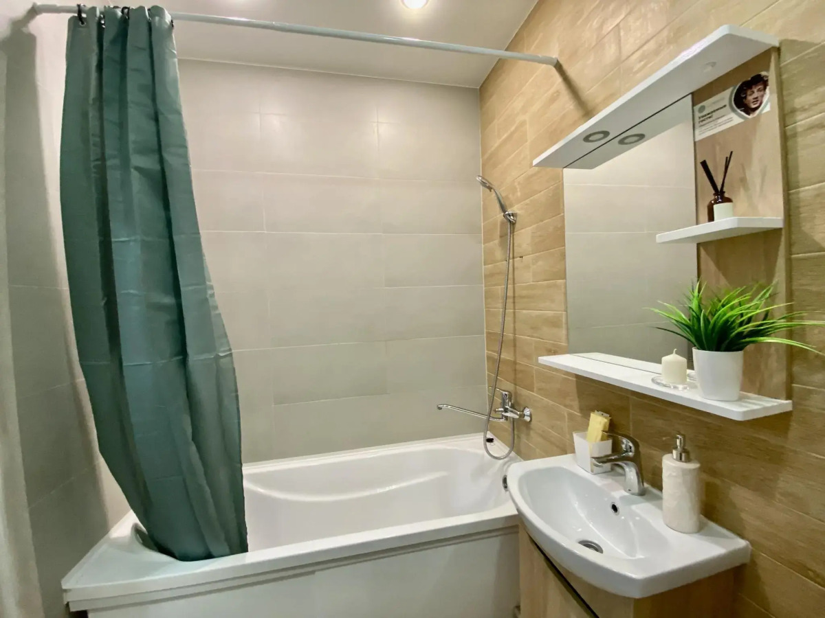 Compass (Компасс) на улице Дмитрия Менделеева