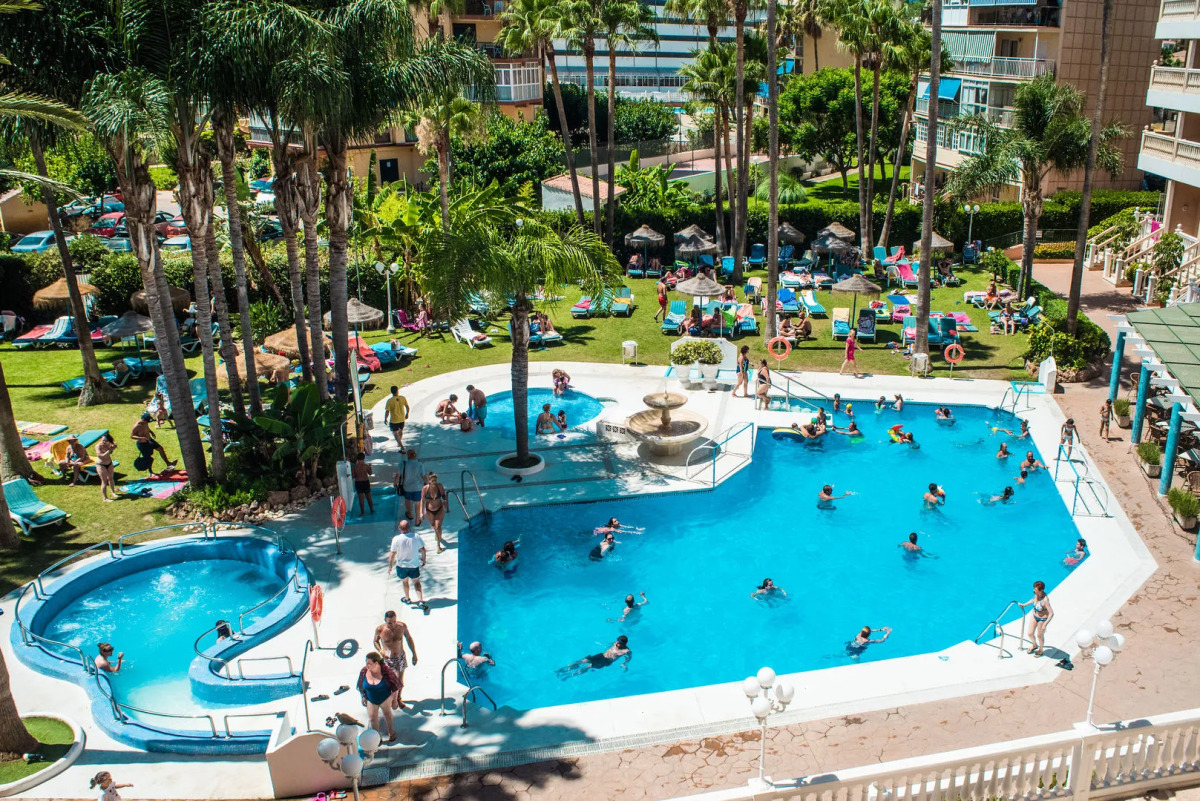 Hotel Parasol by Dorobe