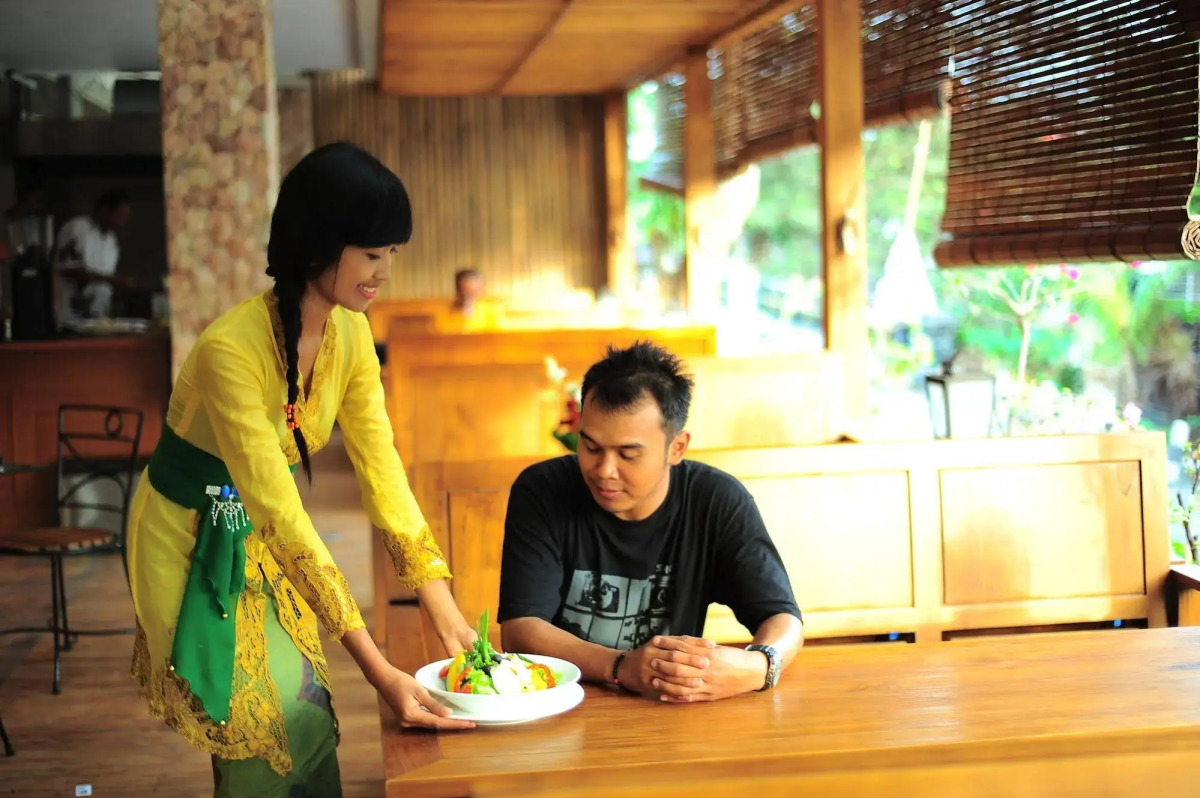 Alron Hotel Kuta Powered by Archipelago