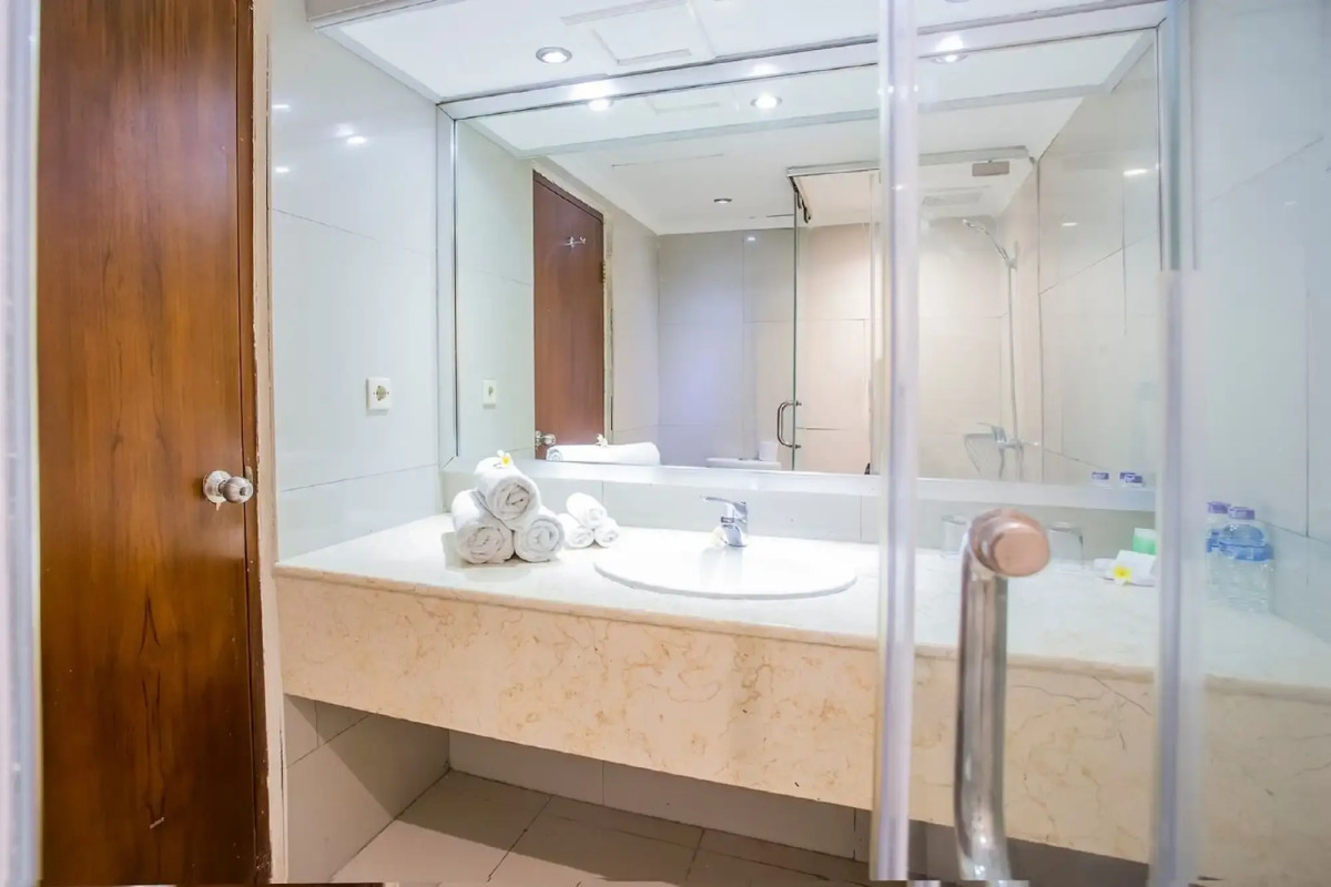 Kuta One Party Hotel