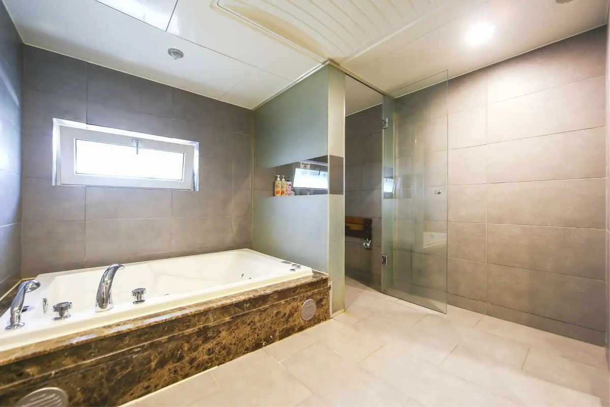 Friendly DH Naissance Hotel by Mindrum Group