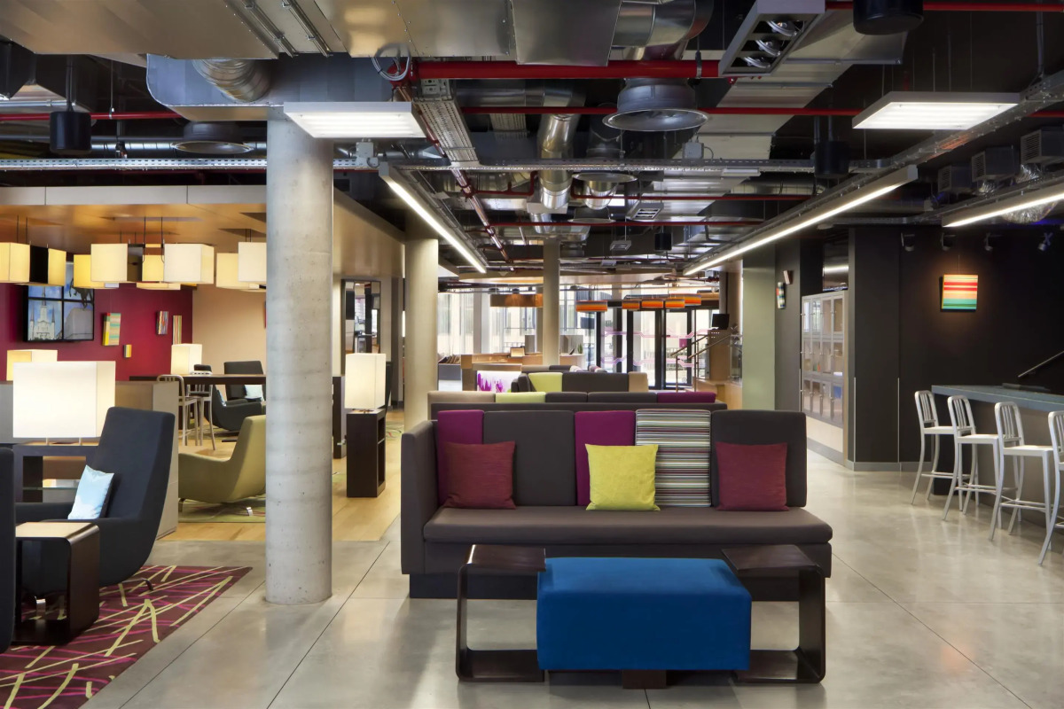 Отель Aloft Brussels Schuman