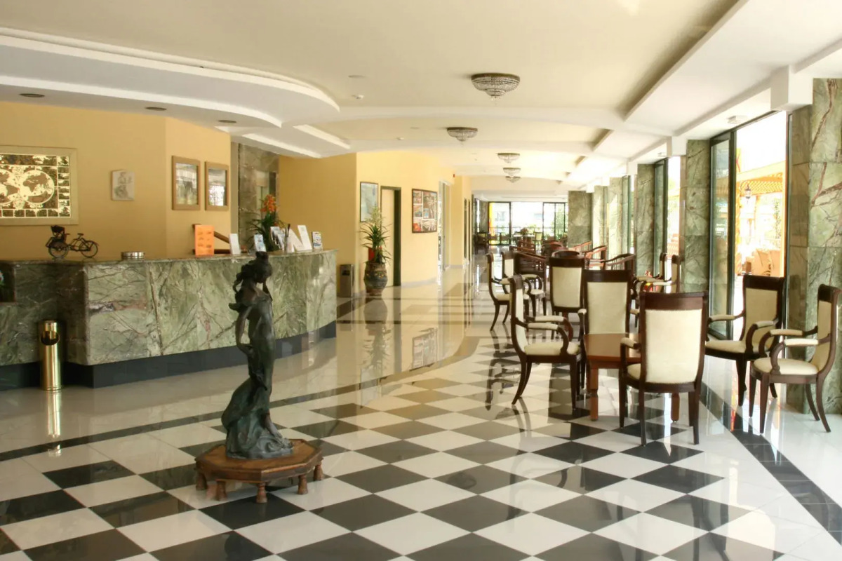 Отель Eri Beach