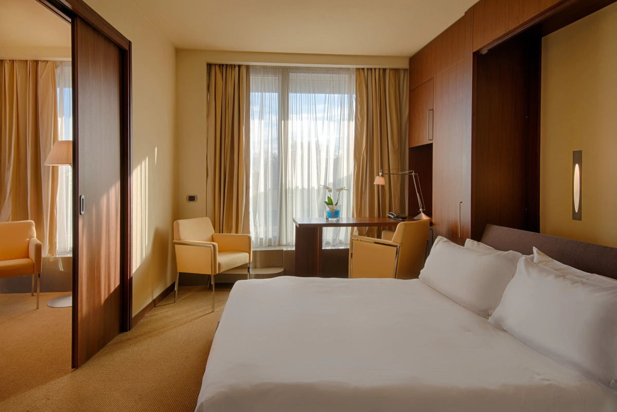 Отель NH Bologna de la Gare