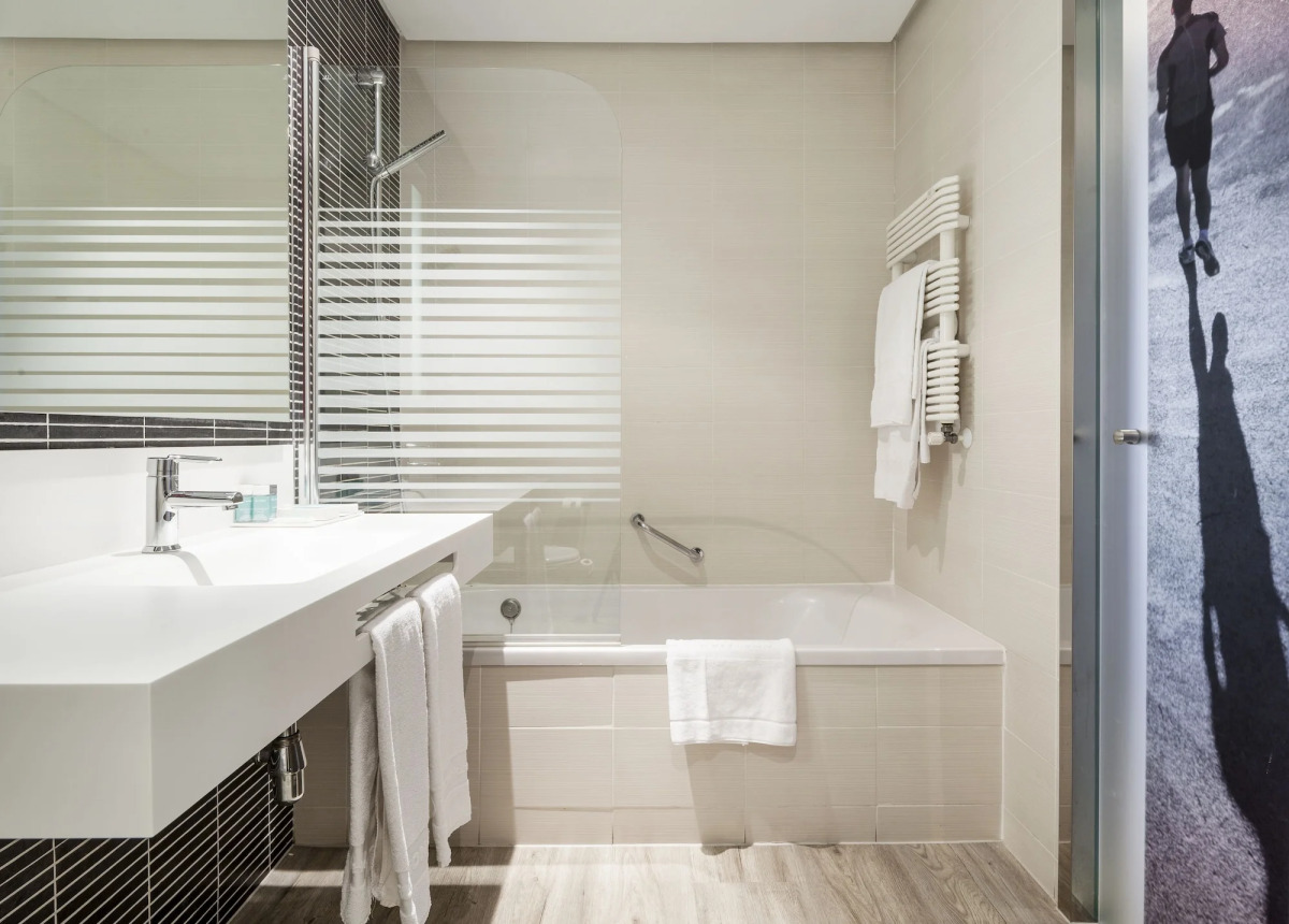 Отель ILUNION Atrium