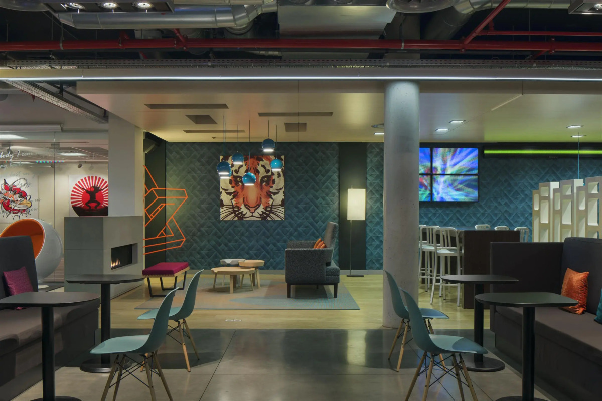 Отель Aloft Brussels Schuman