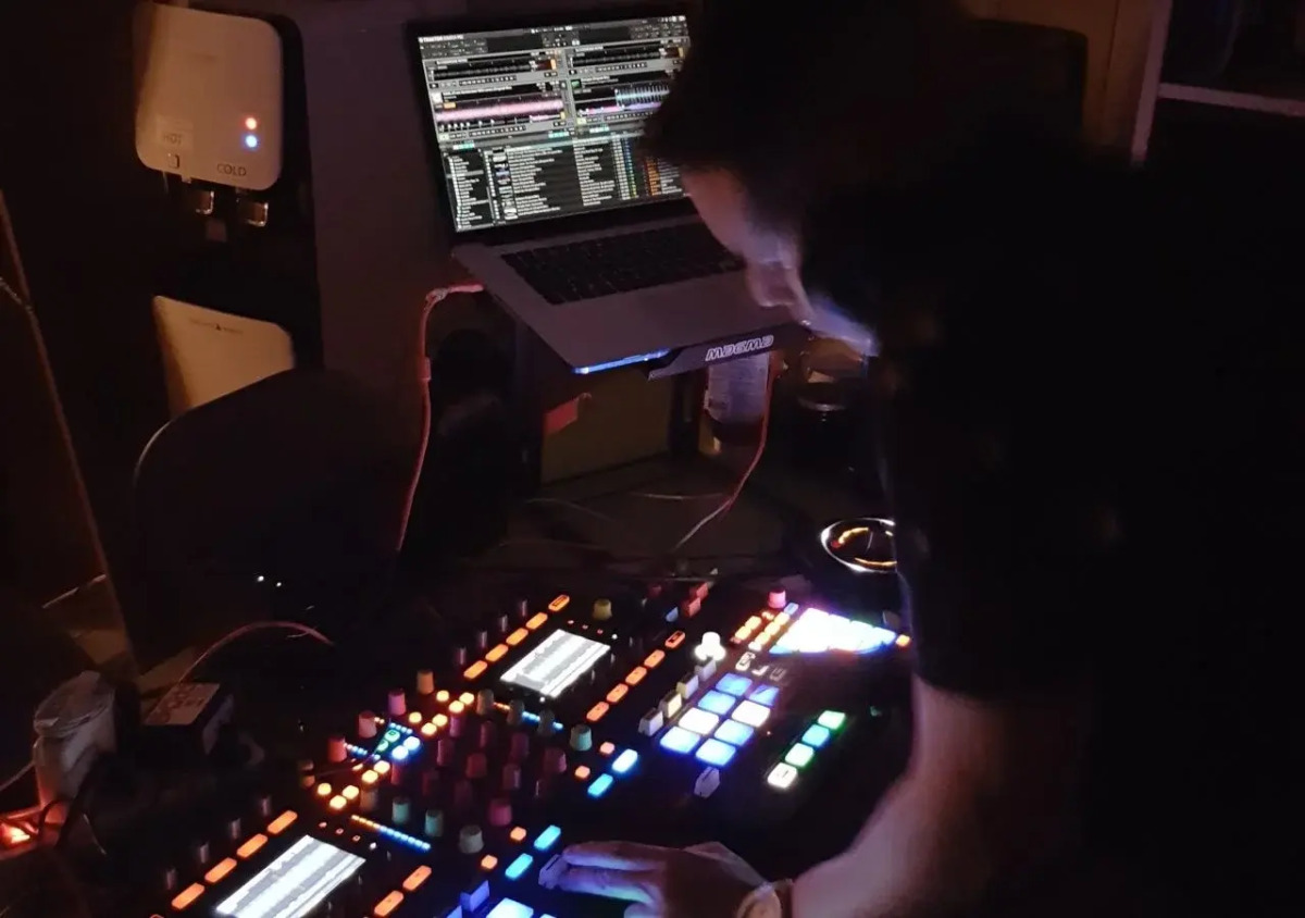 Crossroad Backpackers