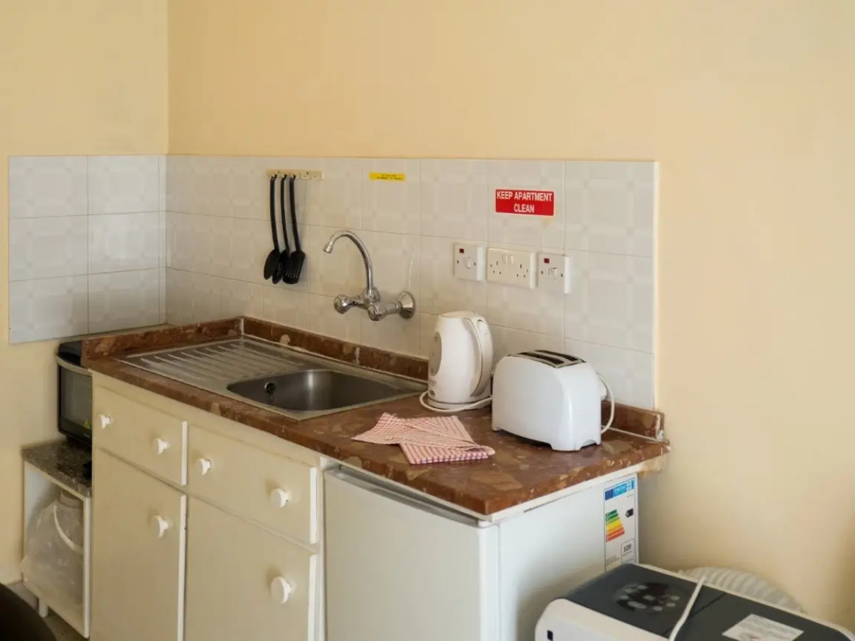 Mavina Hotel & Apartments