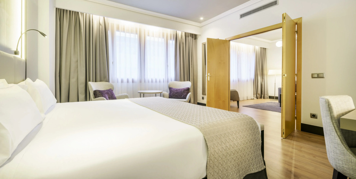 Отель Ilunion Bilbao