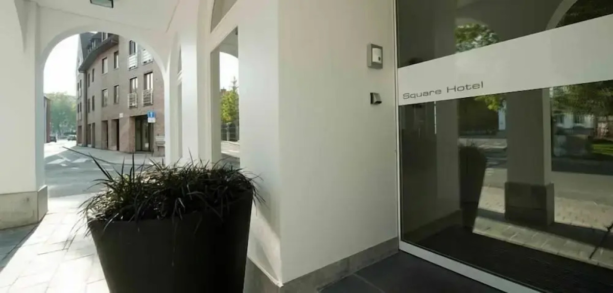 Square Hotel