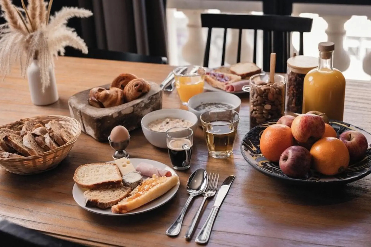 Hôtel Corneille - Entrée autonome, réception en ligne -Encore Mieux