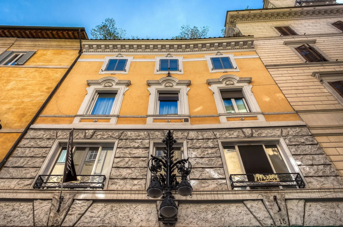 Charme & Chic Luxury