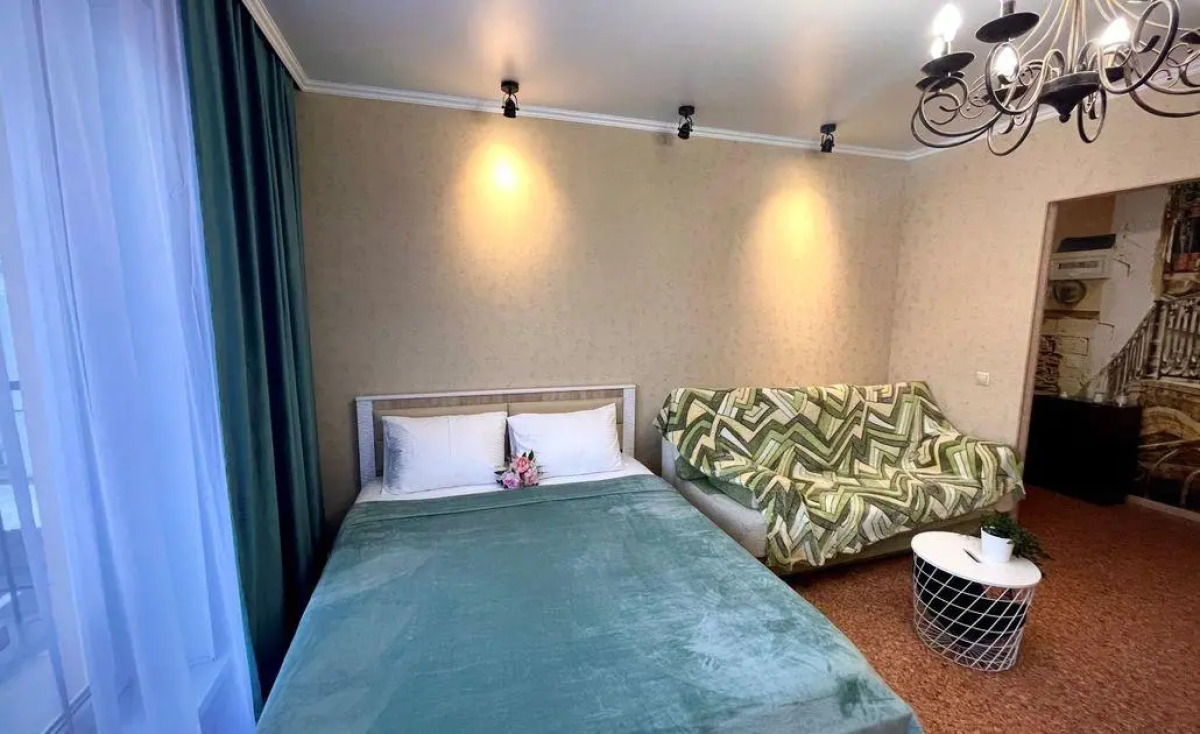 Home Hotel On Stroiteley 79