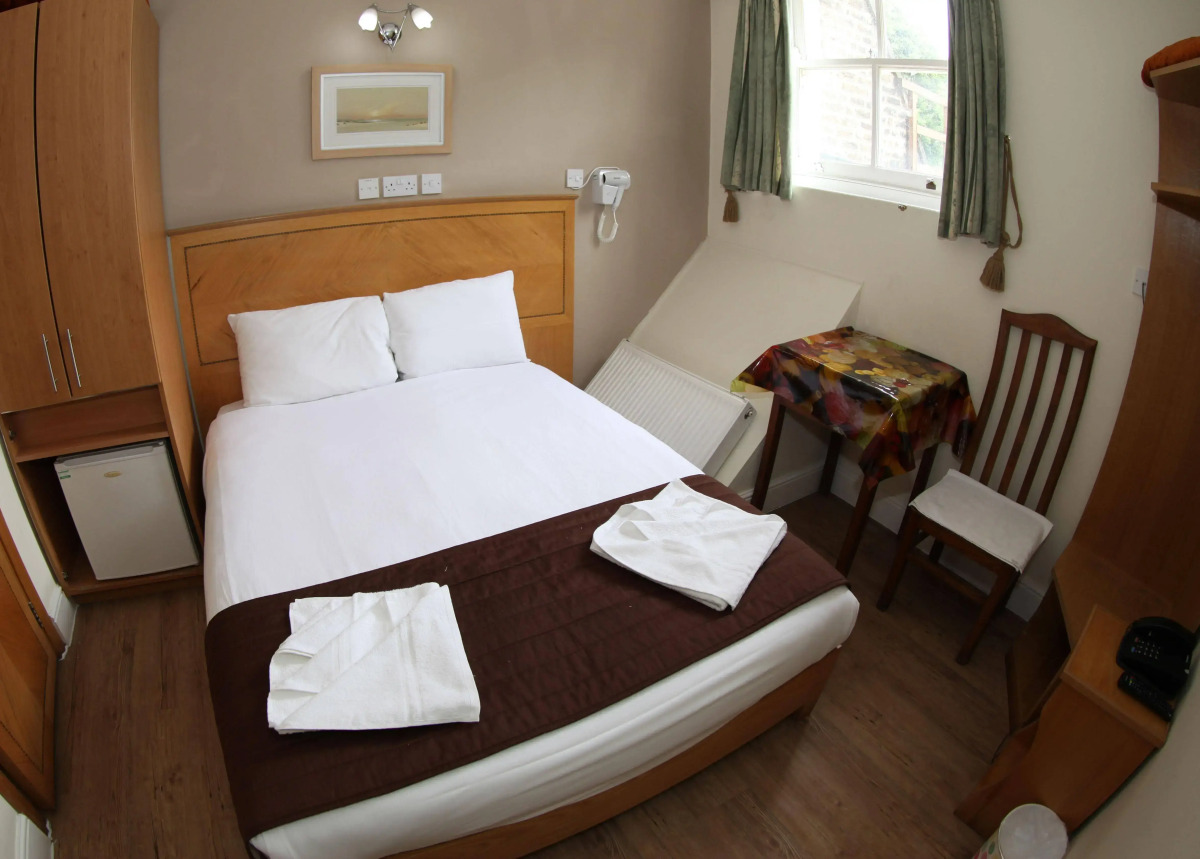 Bob W Holland Park London