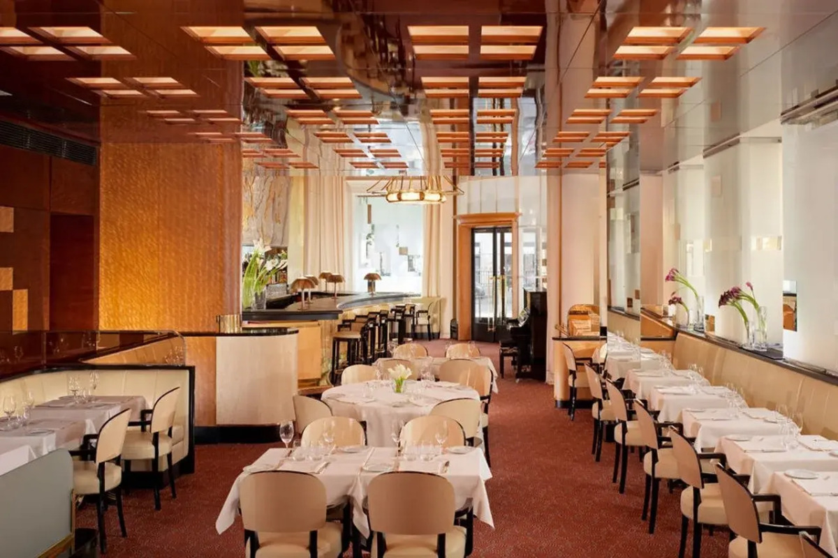 Отель Plaza Athenee