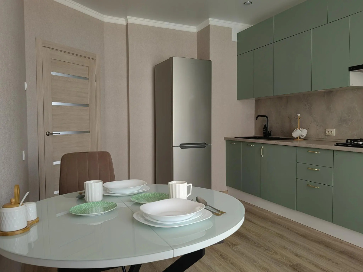 Апартаменты на проспекте Российский 13