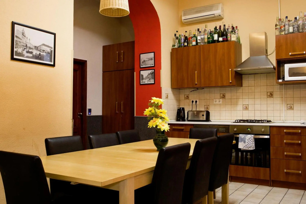 Corvin Point Rooms and Apartments