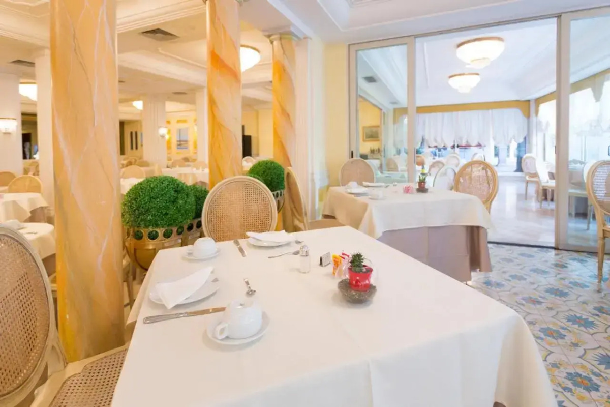 Hellenia Yachting Hotel