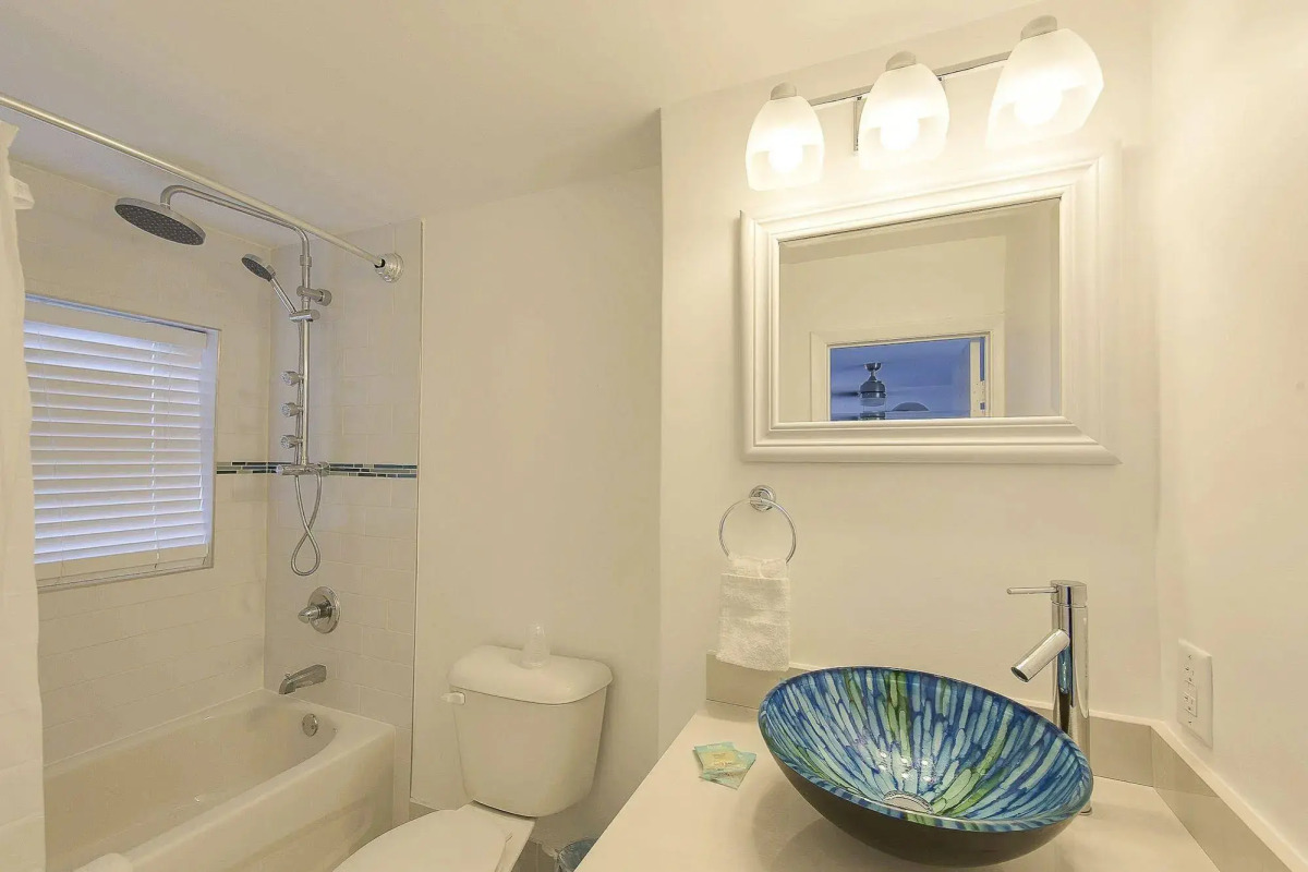 Sea Beach Plaza - Near Jungle Queen Riverboat