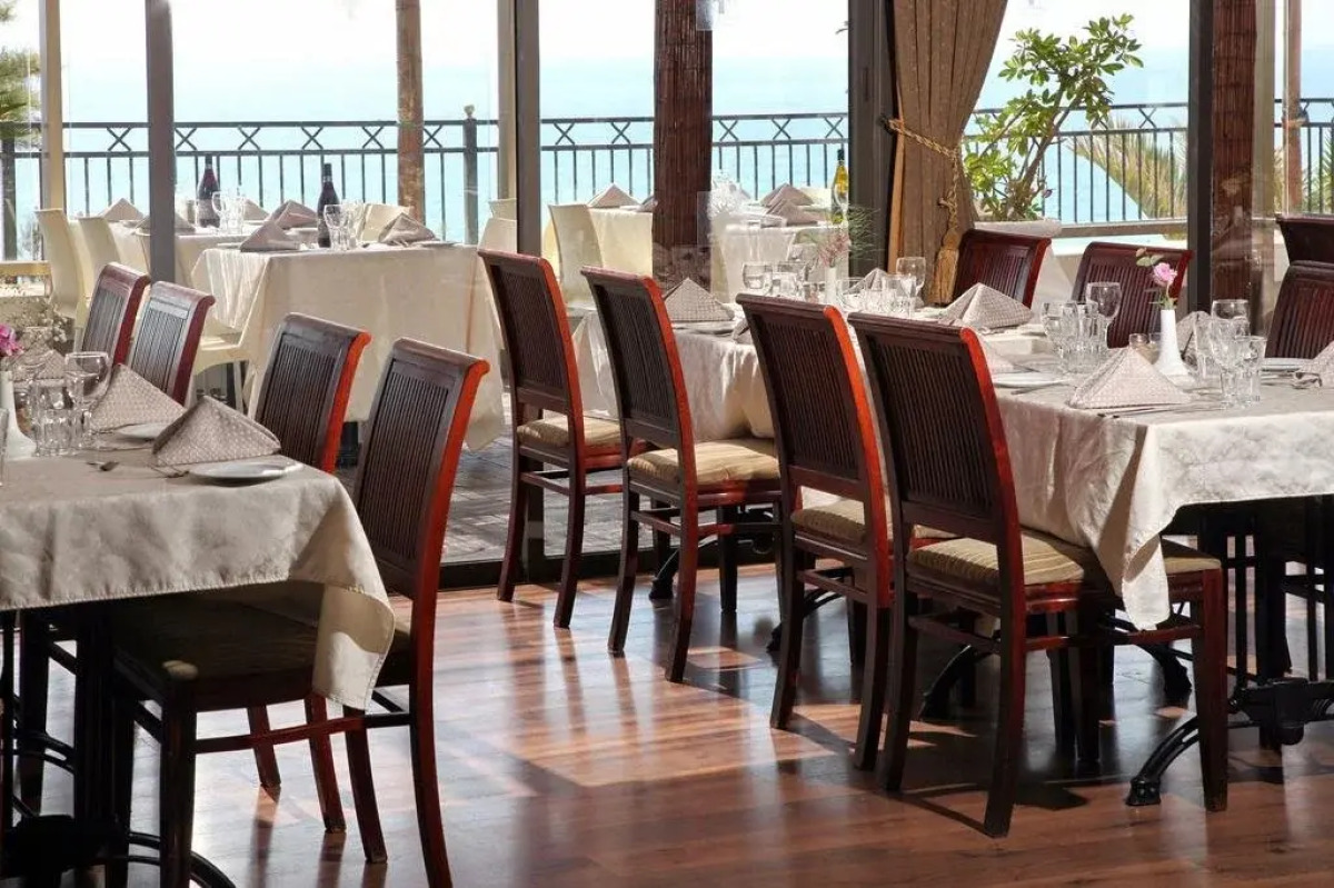 Seasons Hotel - Resort on The Beach