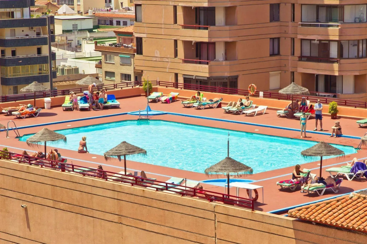 Отель Las Palmeras Affiliated by FERGUS 