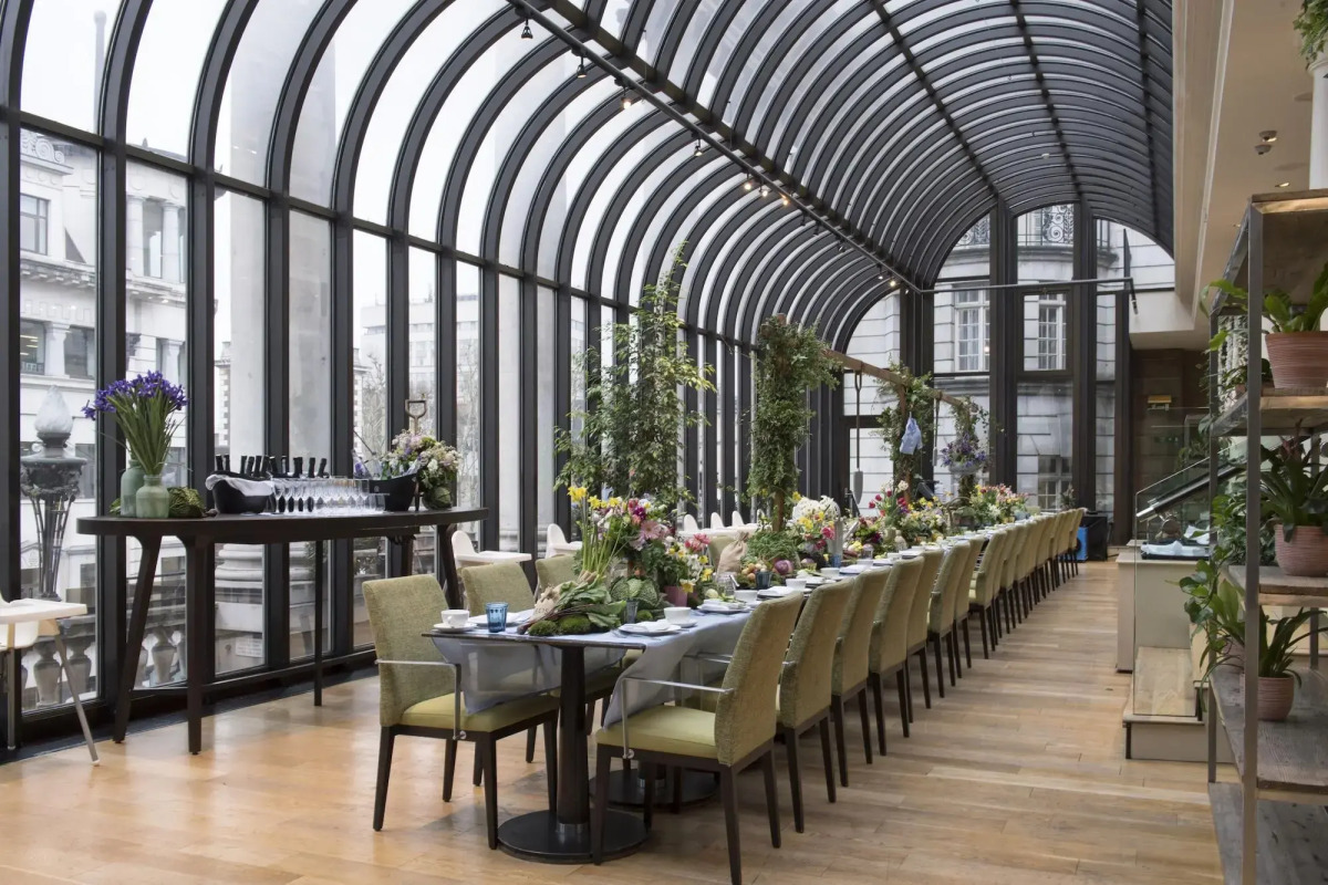 Отель The Dilly