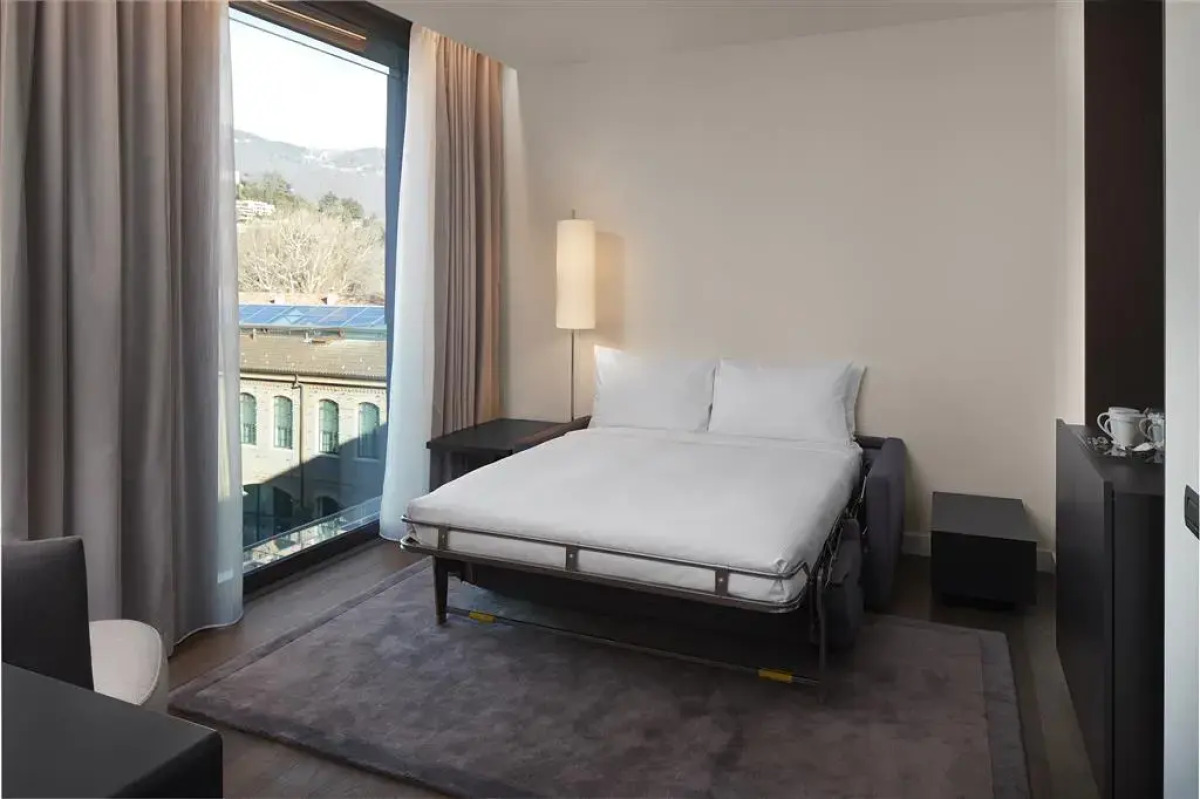 Отель Hilton Lake Como
