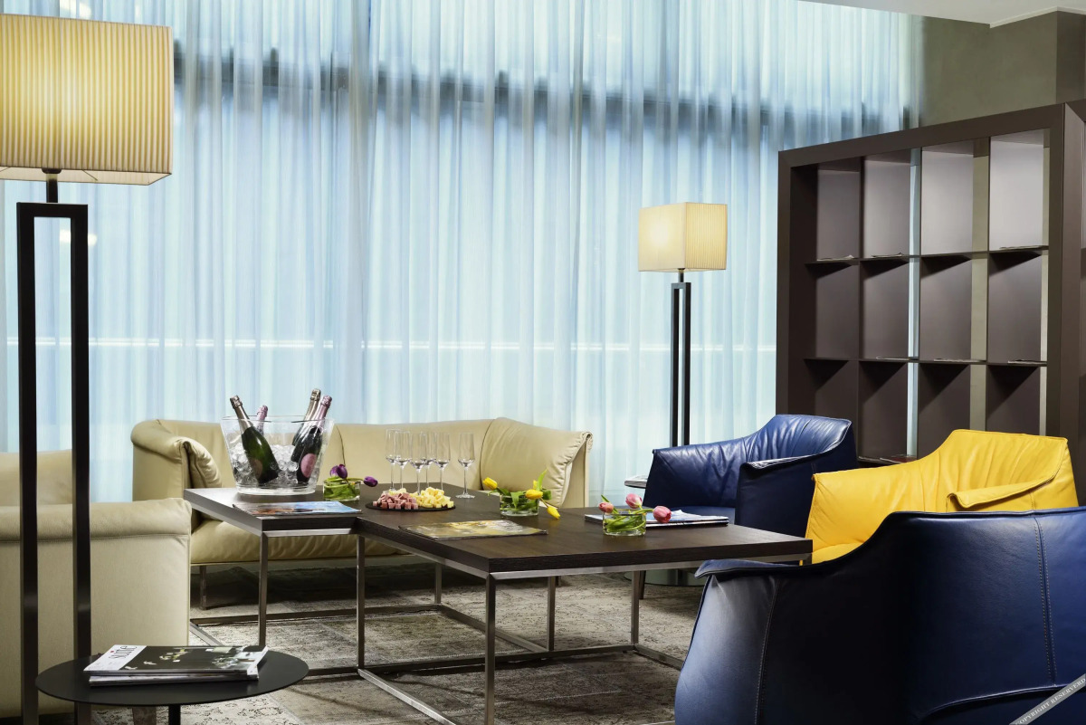 Отель Unahotels San Vitale Bologna