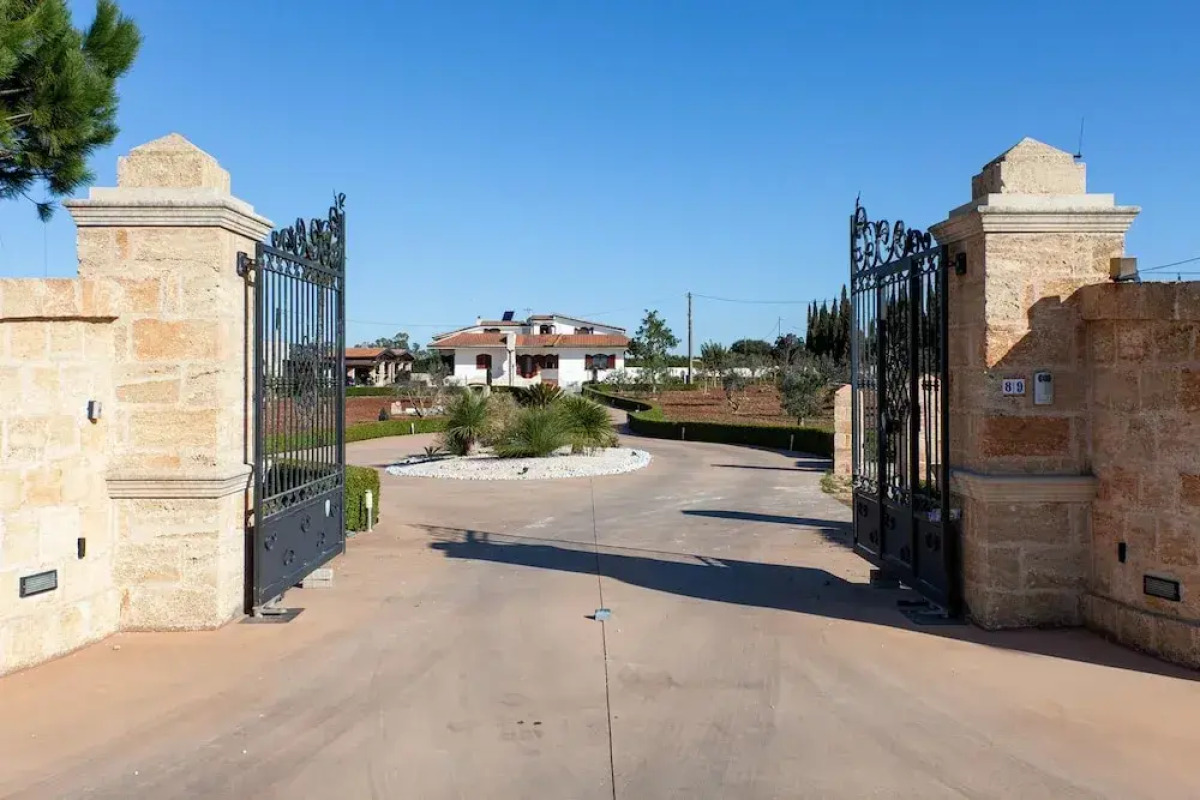 Tenuta San Cassiano with garden and pool