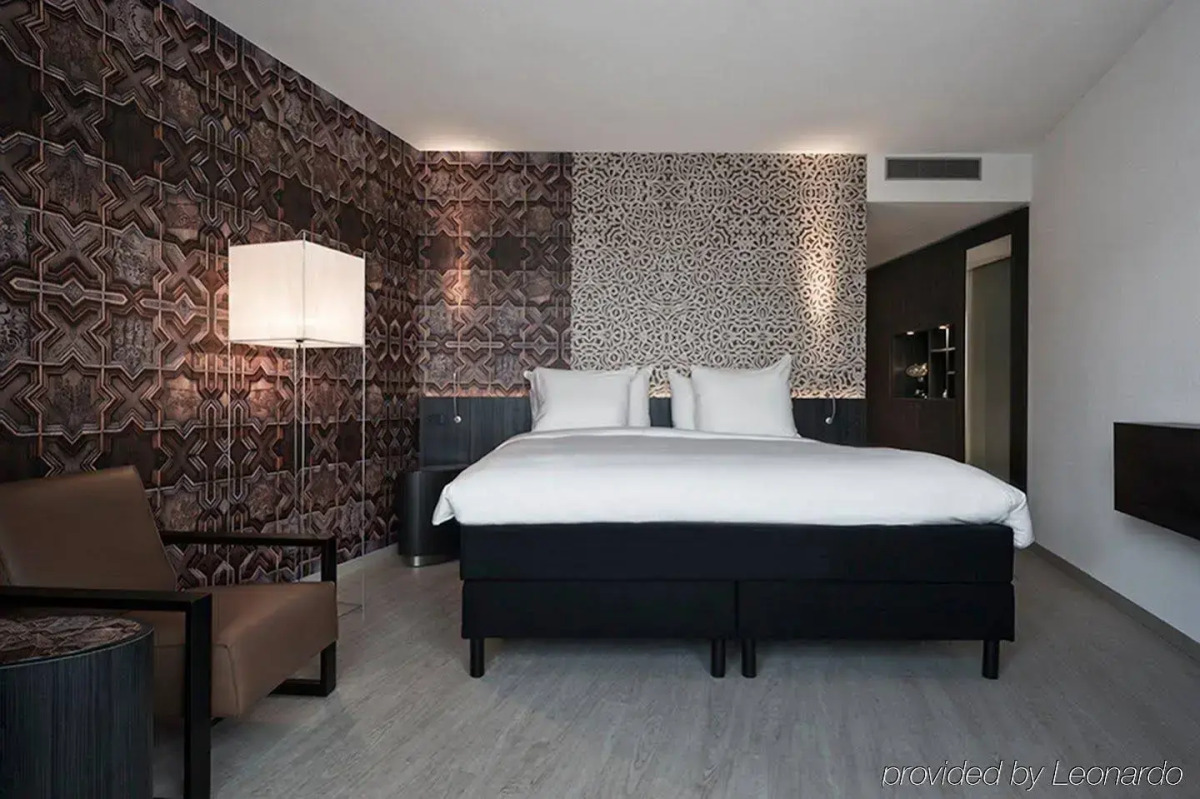 Haven Hotel Rotterdam, Curio Collection by Hilton