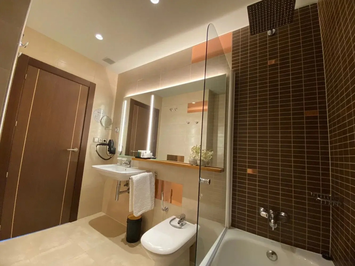 ON ALETA ROOM designed for adults