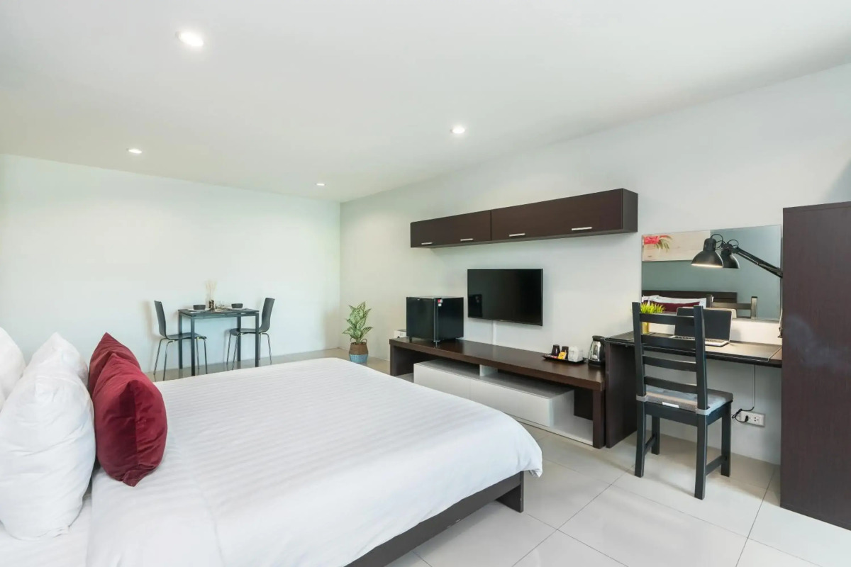 De Botan Srinakarin Hotel & Residence