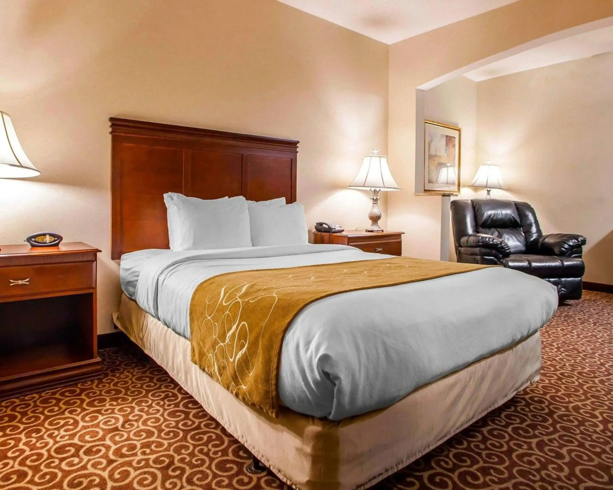 Comfort Suites East Brunswick - South River