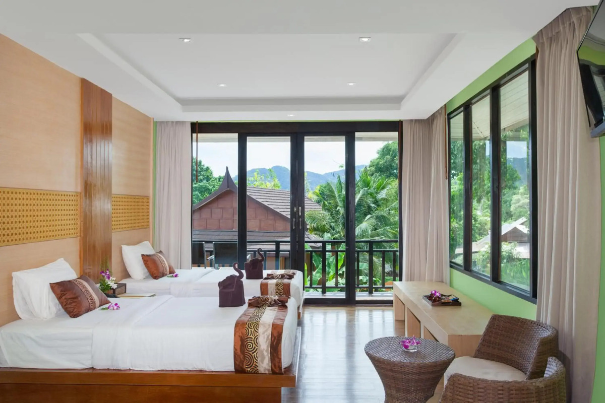 Phi Phi Long Beach Resort & Villa