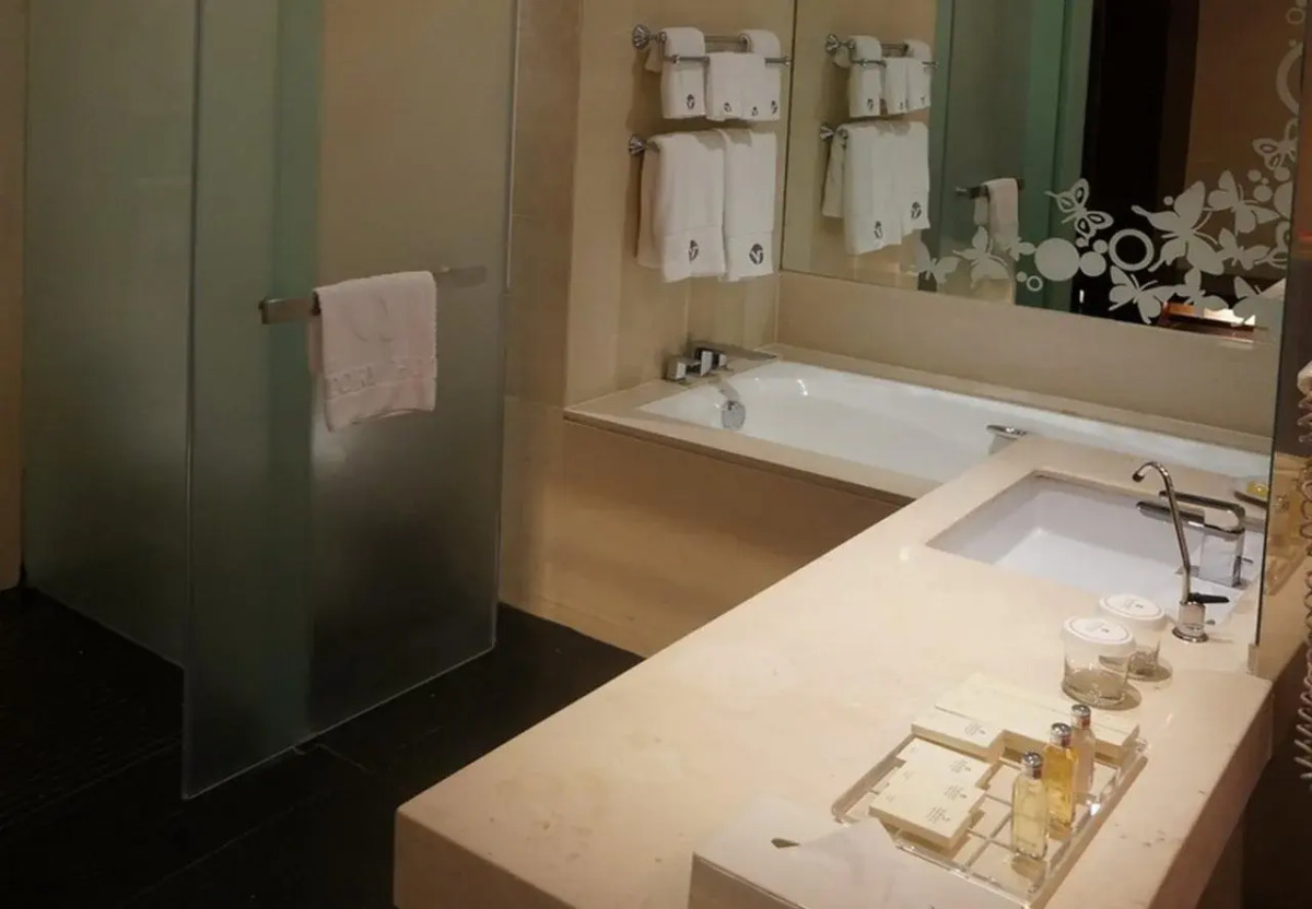 Guangdong Victory Hotel - Free shuttle bus to exhibition center during Canton Fair