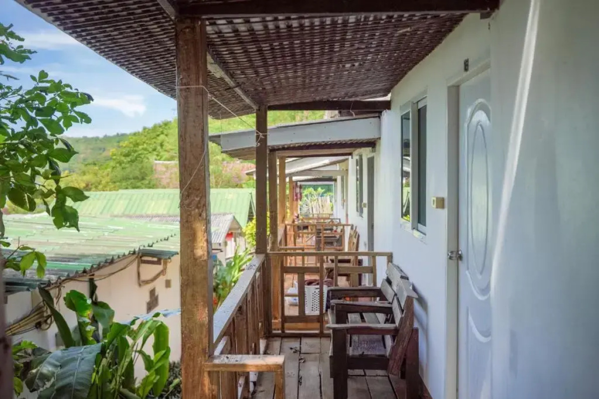 Phi Phi Cozy Seafront Resort