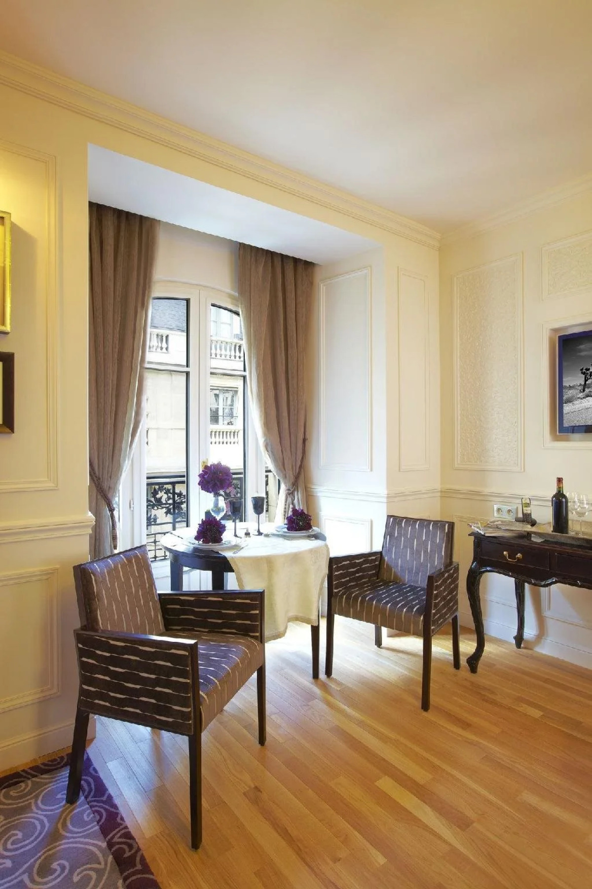 La Clef Louvre Paris by The Crest Collection