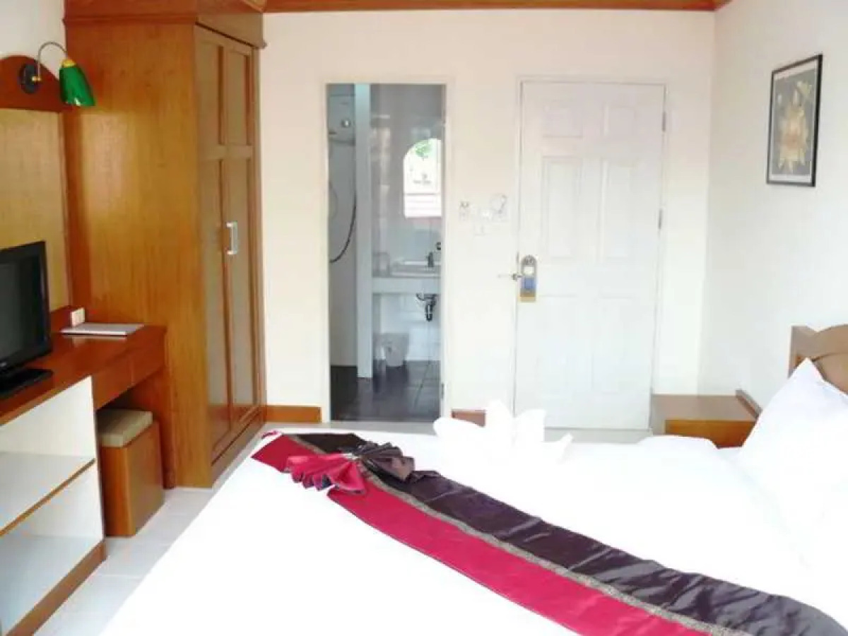 Kata Beach Center Hotel