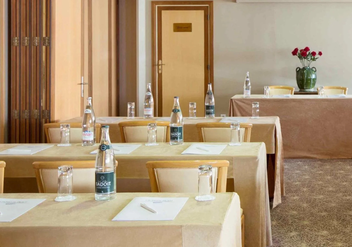 Croisette Beach Hotel Cannes - MGallery Collection