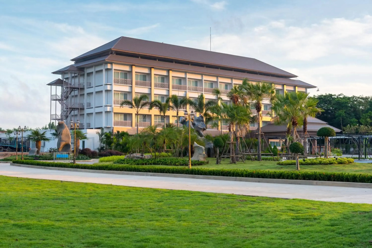 Swan Lake Hotel Sattahip