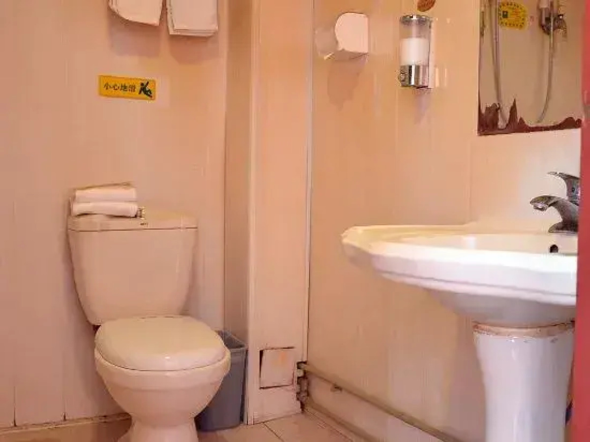 Hejia Hotel (Beijing Baiyun Road Fuxing Hospital)